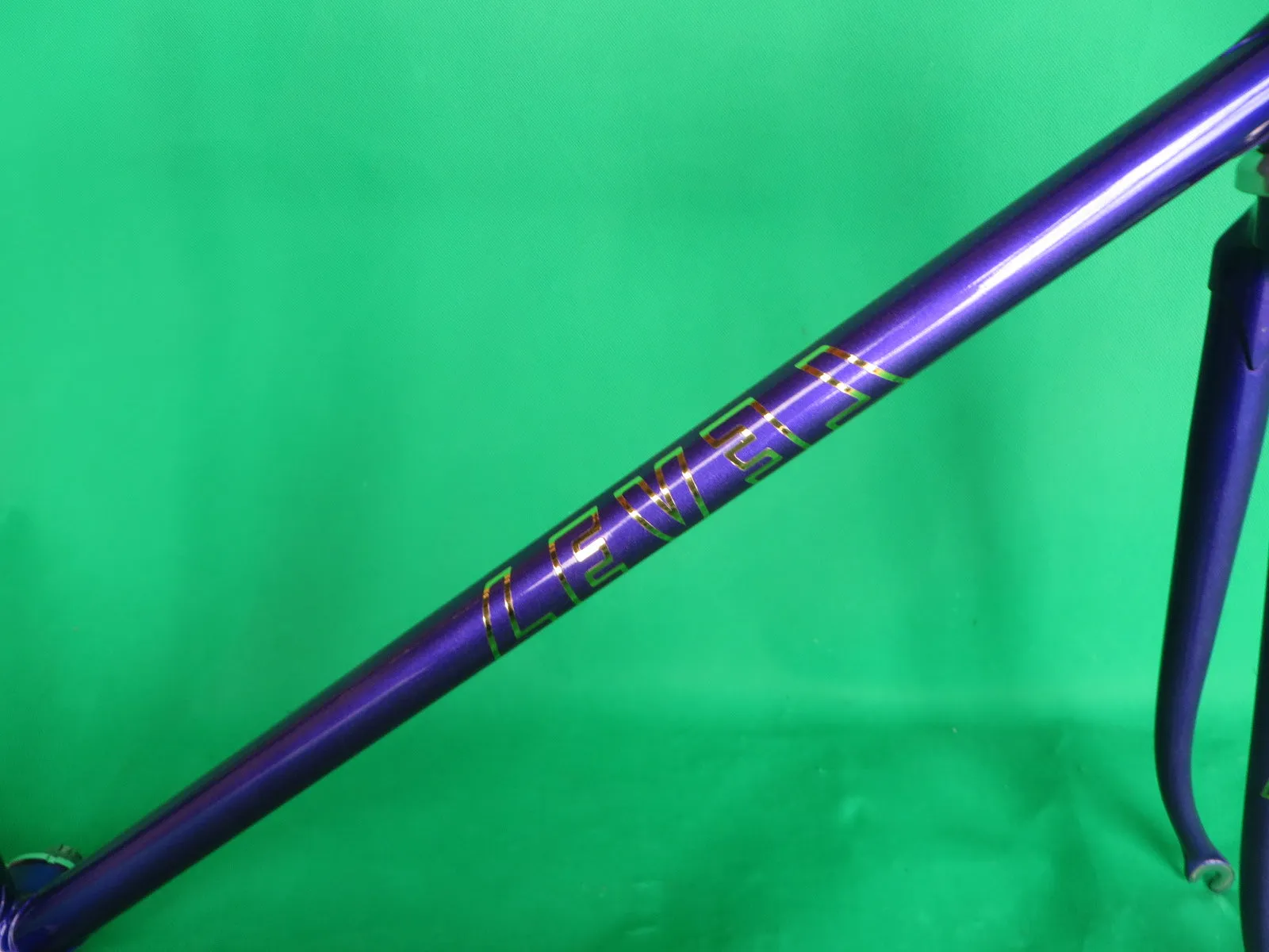 LEVEL // Deep Purple Metallic // 50.5cm