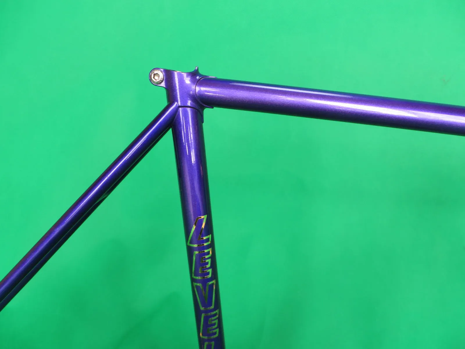 LEVEL // Deep Purple Metallic // 50.5cm