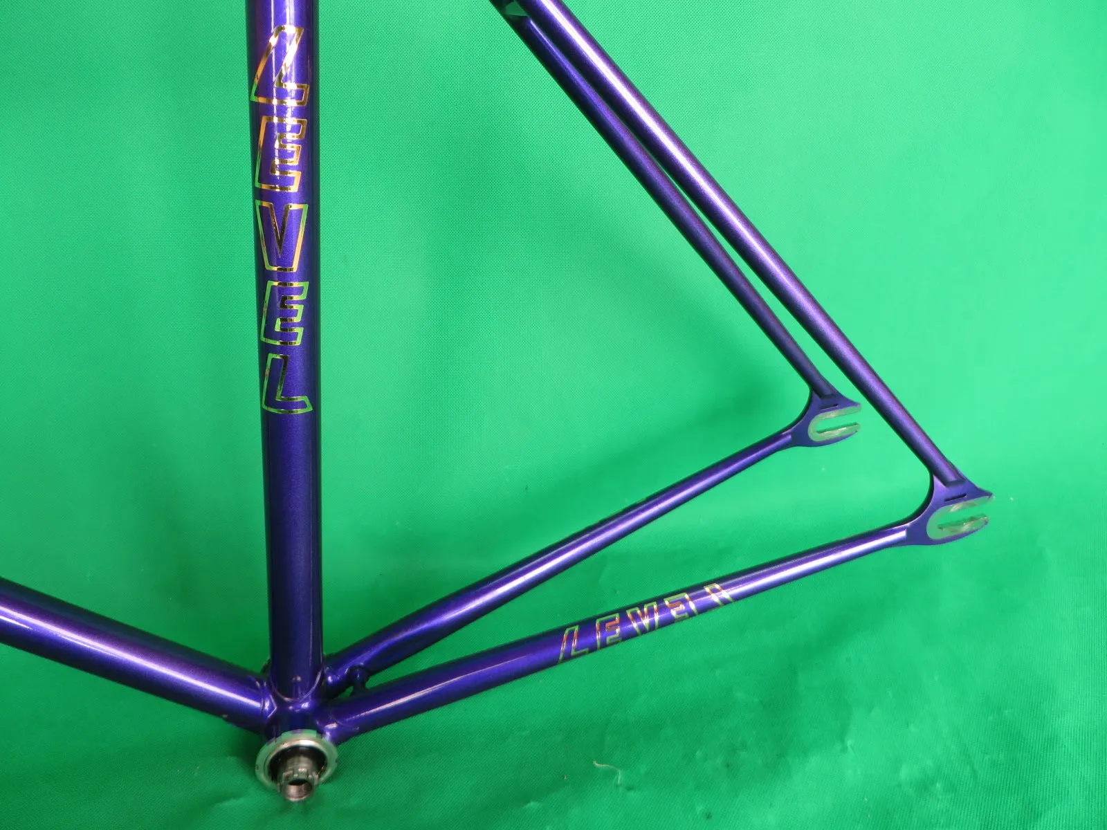 LEVEL // Deep Purple Metallic // 50.5cm