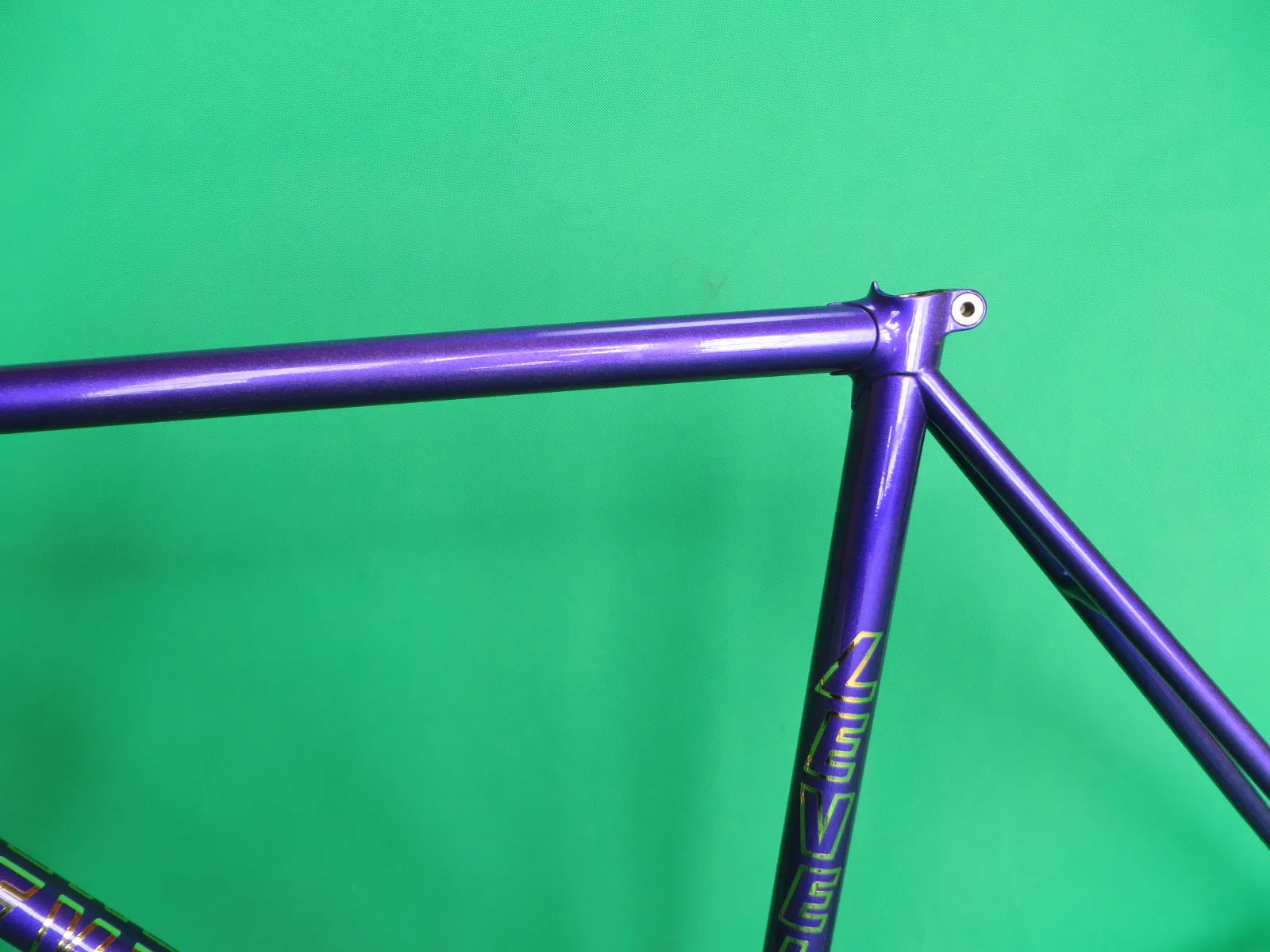 LEVEL // Deep Purple Metallic // 50.5cm