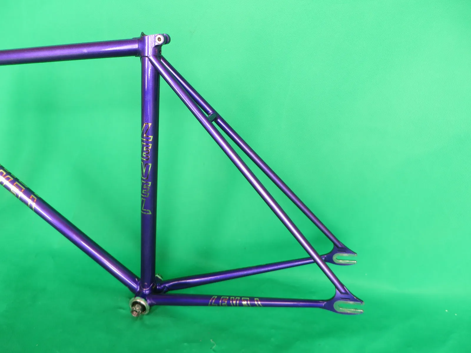 LEVEL // Deep Purple Metallic // 50.5cm