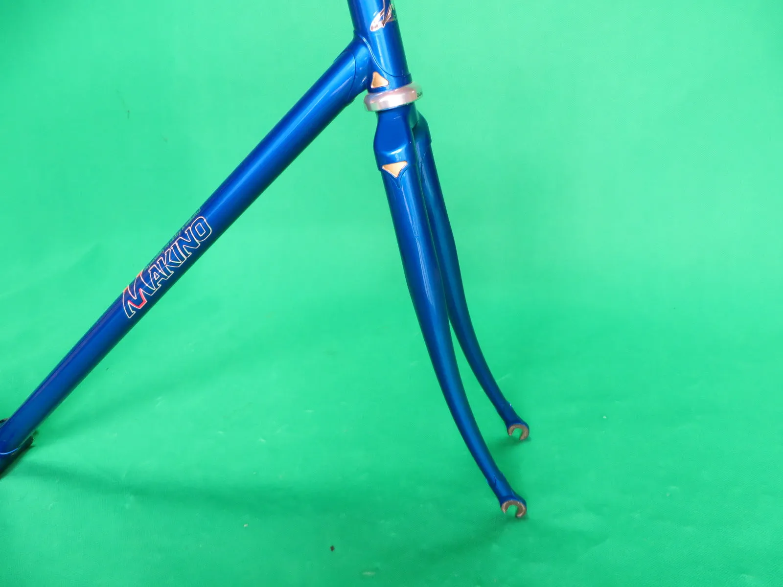 Makino  // Deep Blue Metallic with Clear Black Fade // 53cm