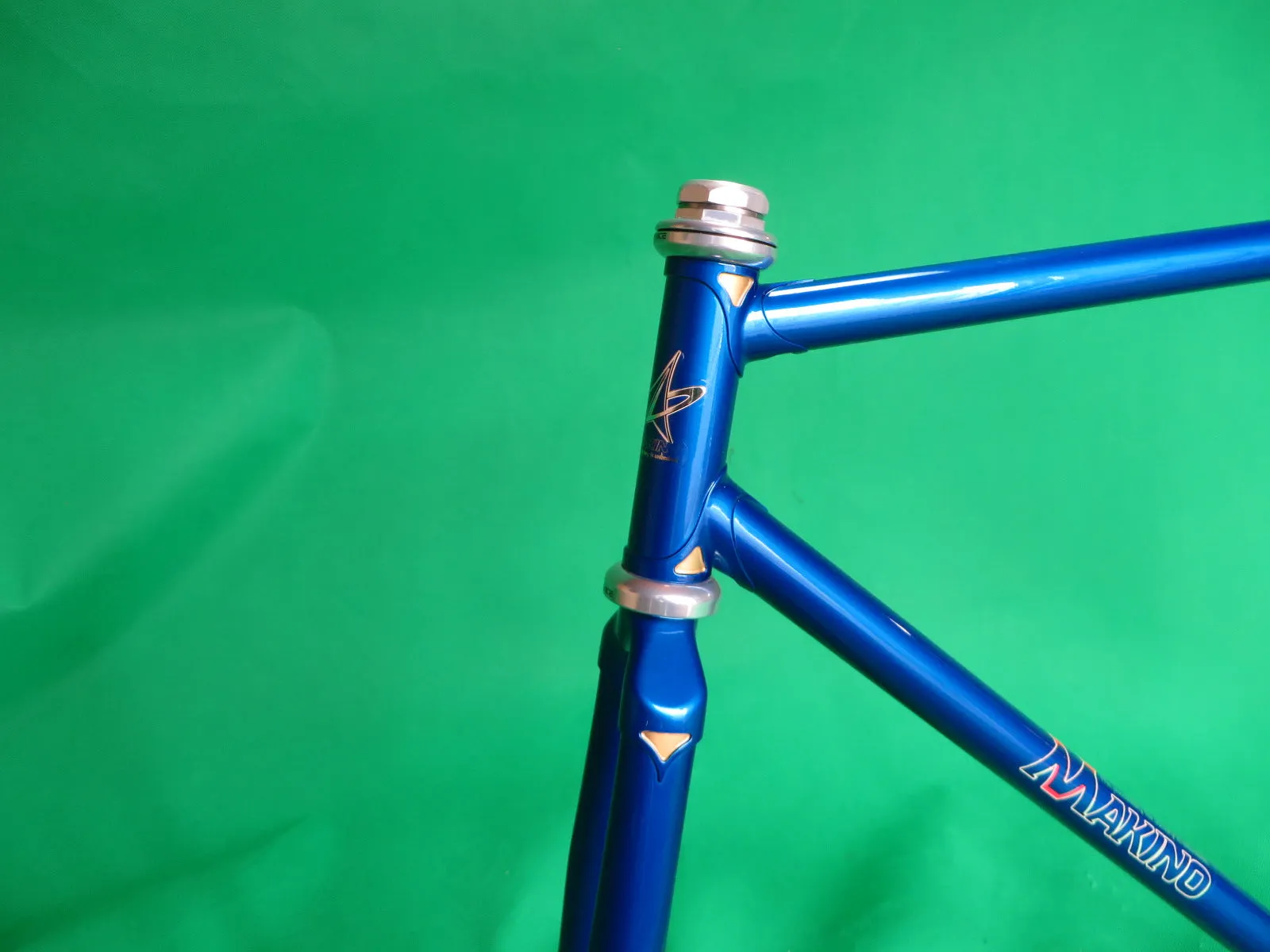 Makino  // Deep Blue Metallic with Clear Black Fade // 53cm