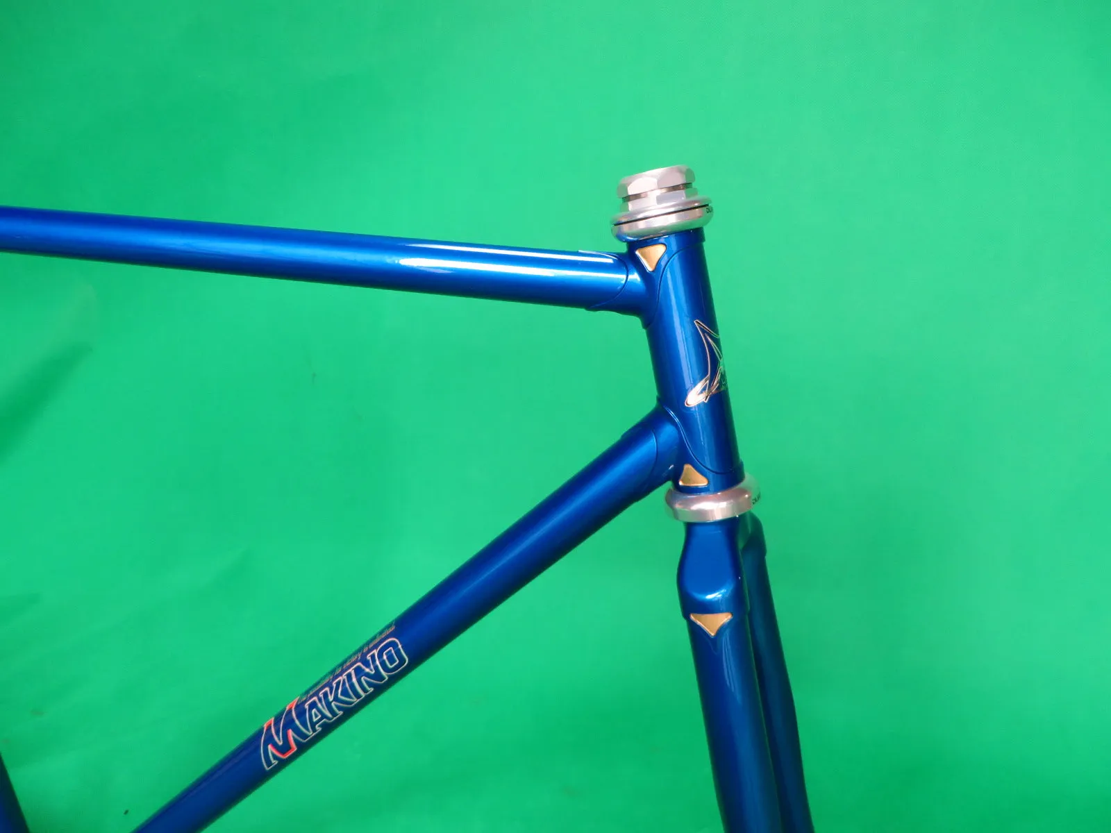 Makino  // Deep Blue Metallic with Clear Black Fade // 53cm